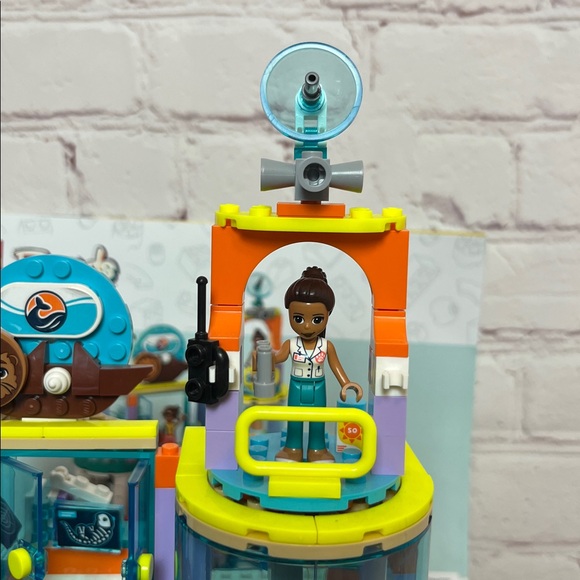 LEGO Friends Sea Rescue Center - Picture 5 of 13